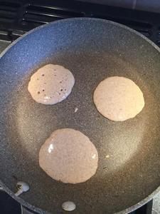 Cuisson des blinis de blé noir-1